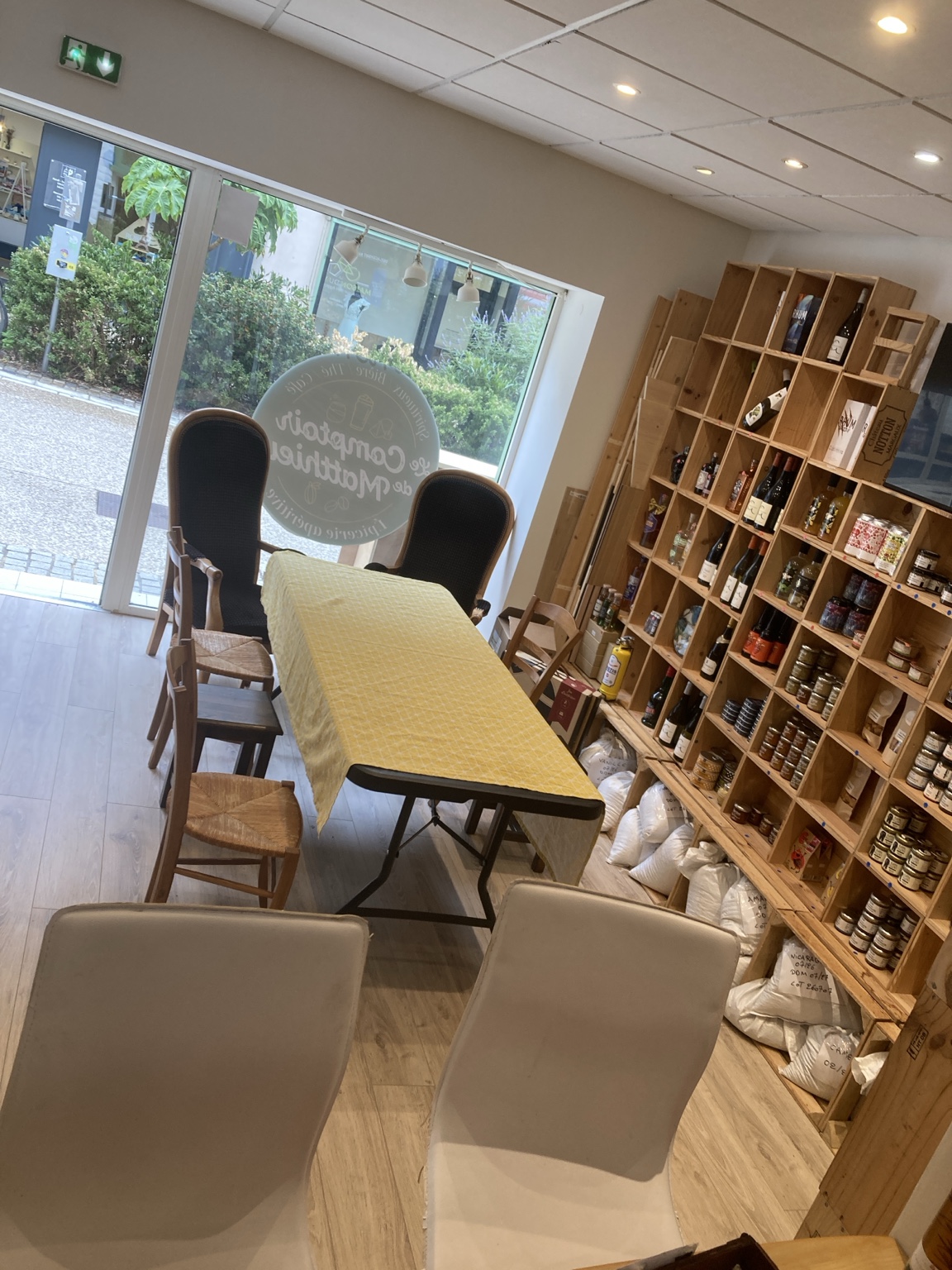 Rayonnages du Comptoir de Matthieu